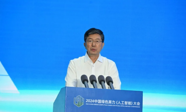工業(yè)和信息化部總工程師趙志國致辭。記者 韓卿立 攝